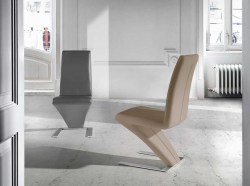 Ambiente-sillas-Zeta-tapizadas-en-color-capuchino-y-gris